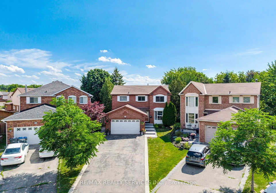 8-paramount-place-brampton-ontario-w13640908