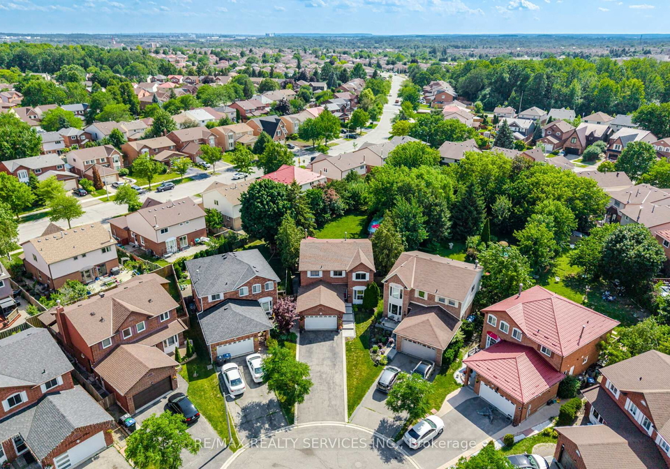 8-paramount-place-brampton-ontario-w13640908