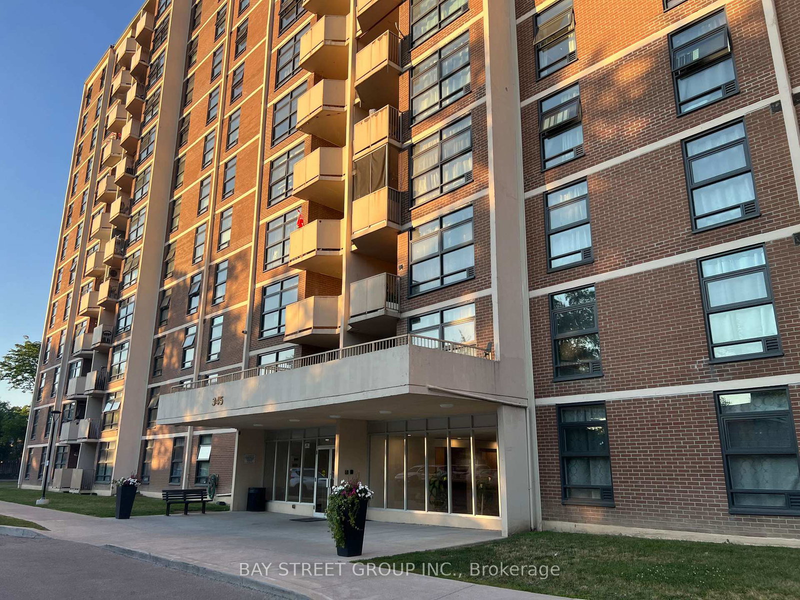 345-driftwood-avenue-toronto-york-ontario-w13641672