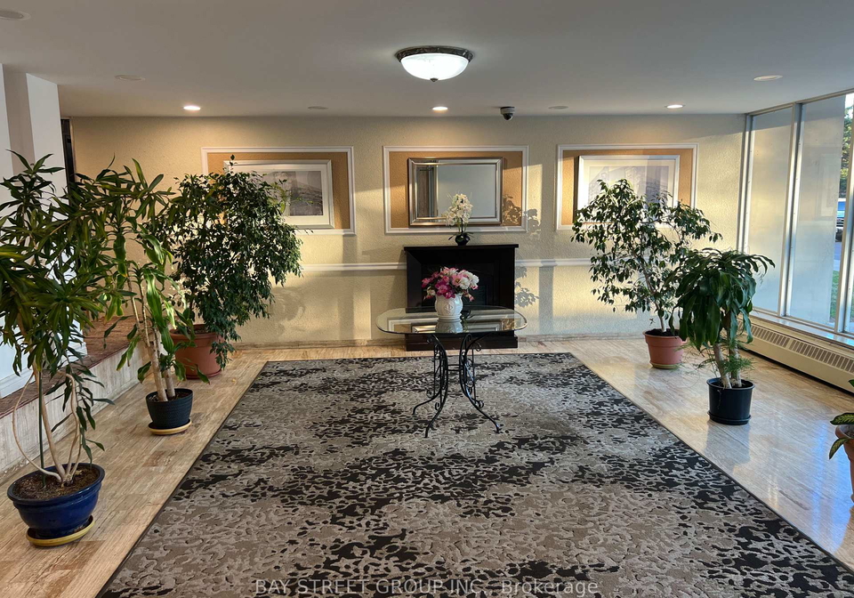 345-driftwood-avenue-toronto-york-ontario-w13641672
