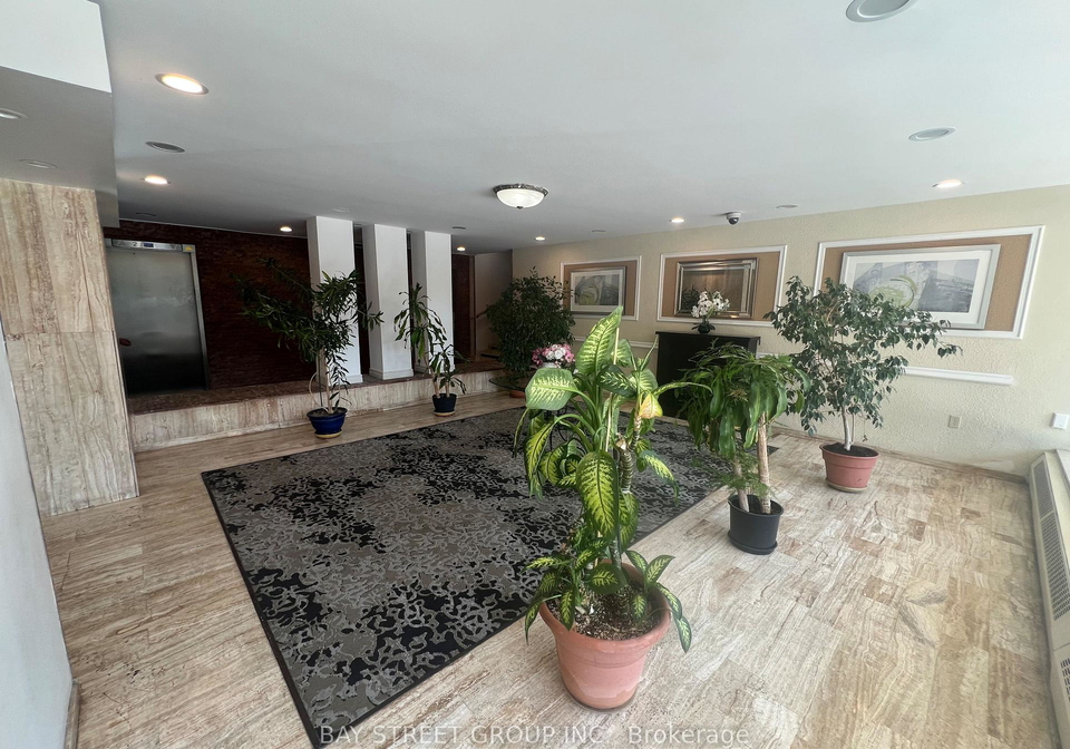 345-driftwood-avenue-toronto-york-ontario-w13641672