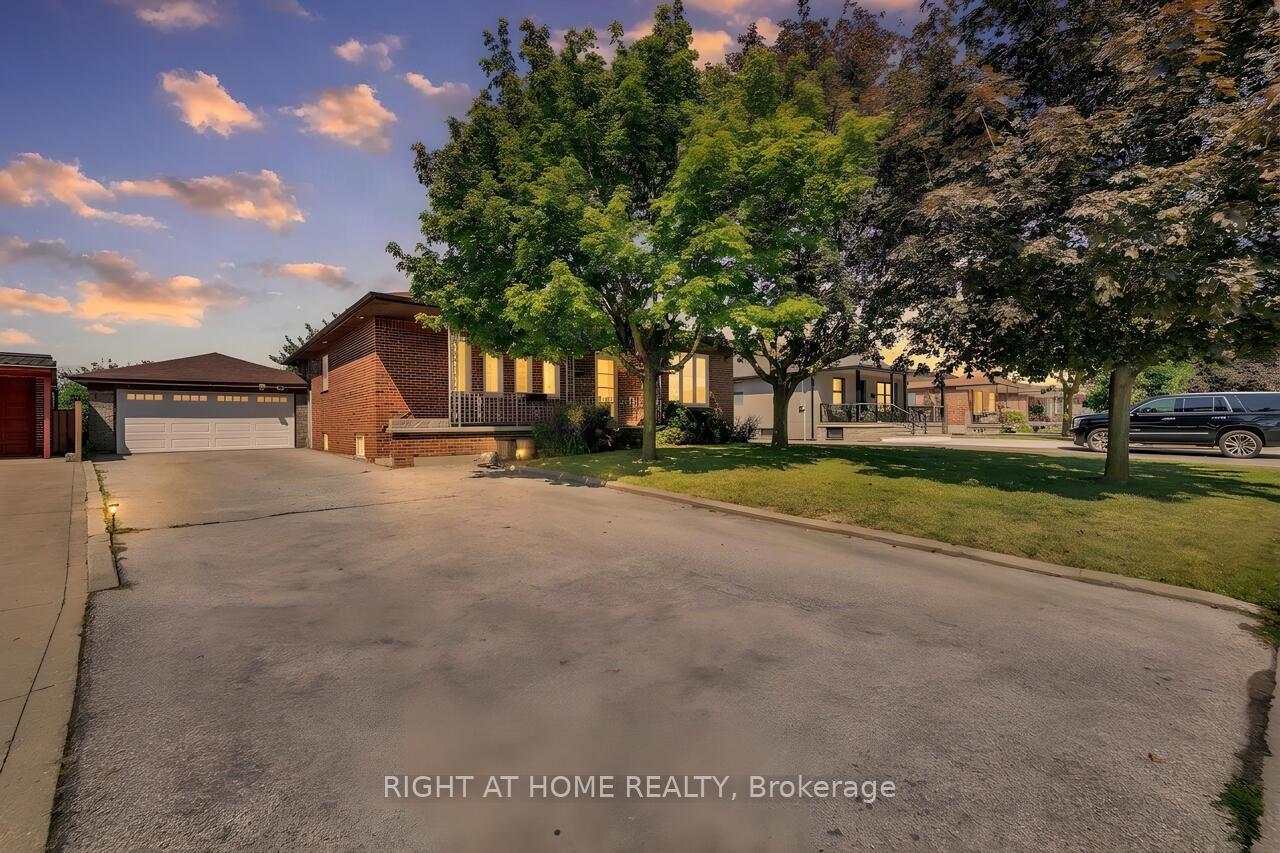 110-jay-street-toronto-north-york-ontario-w13641702