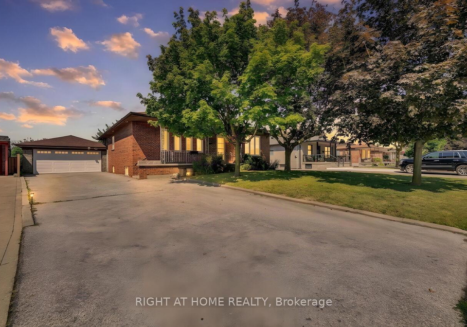 110-jay-street-toronto-north-york-ontario-w13641702