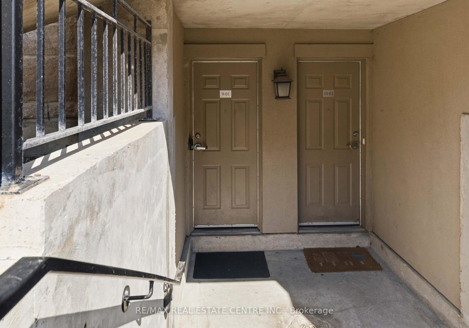 2420-baronwood-drive-oakville-ontario-w13641744