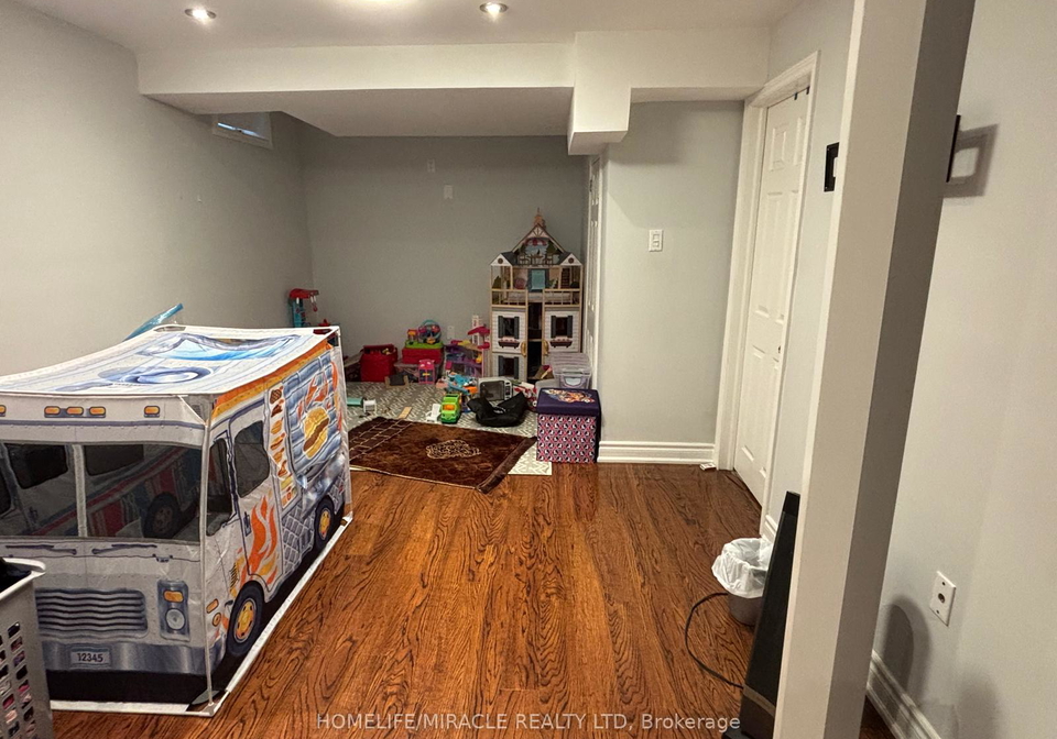 1377-inuit-trail-mississauga-ontario-w13641832