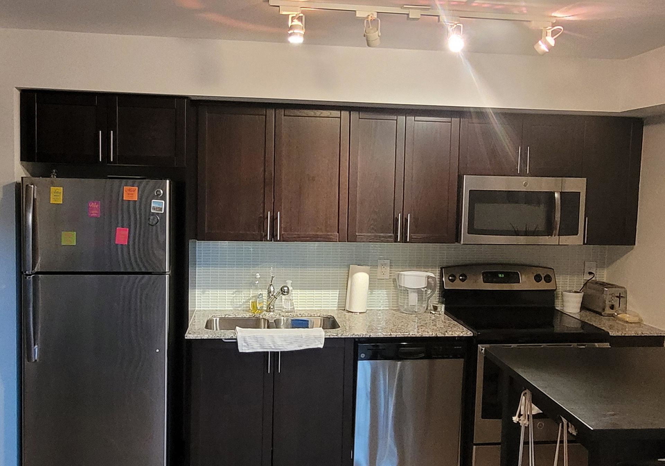 830-lawrence-avenue-w-toronto-north-york-ontario-w13642402