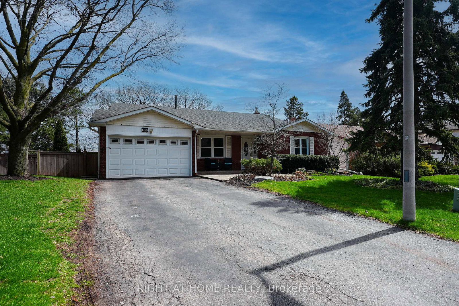 1266-lakeview-drive-oakville-ontario-w13642476