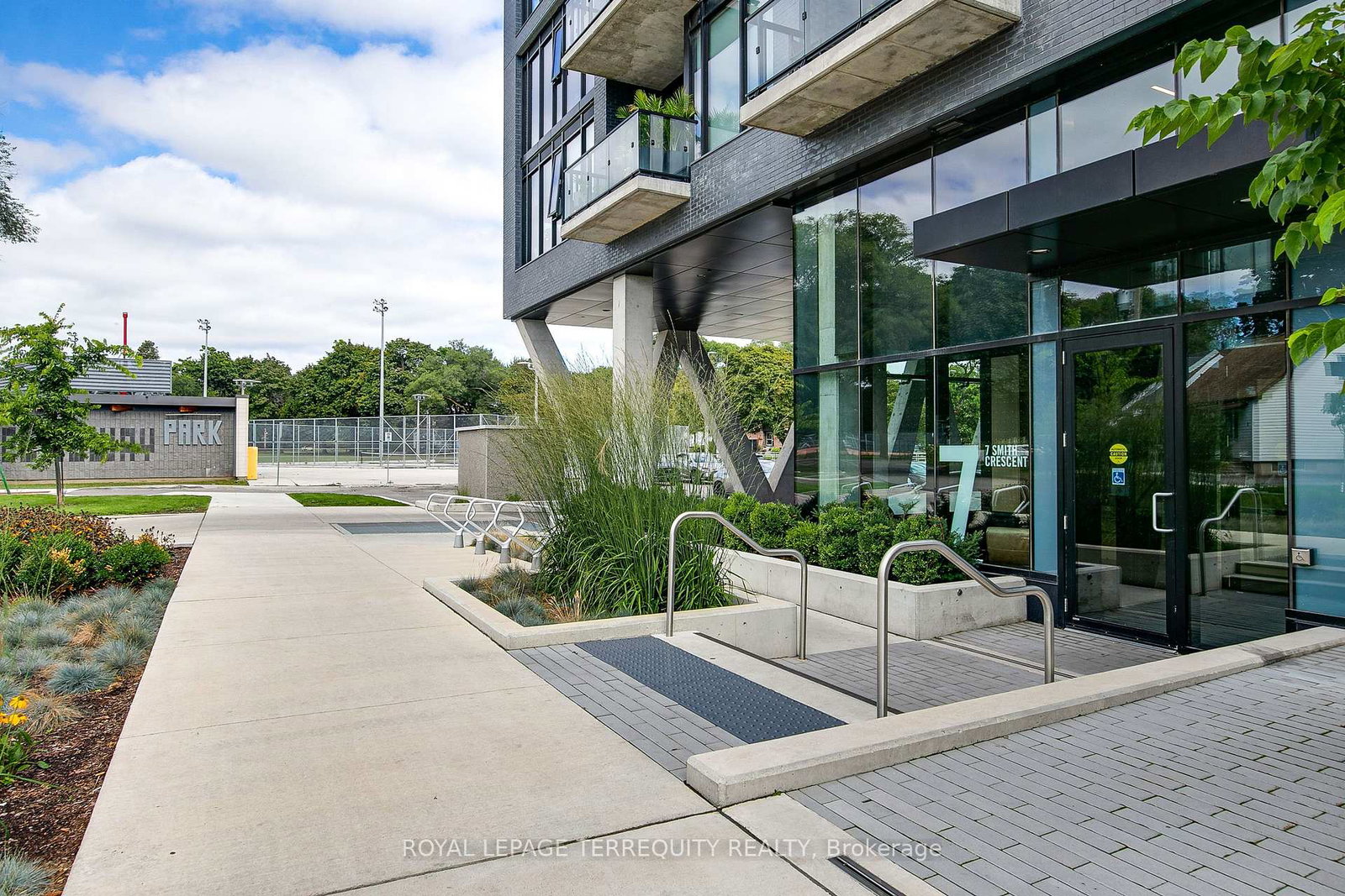 7-smith-crescent-toronto-etobicoke-ontario-w13642502