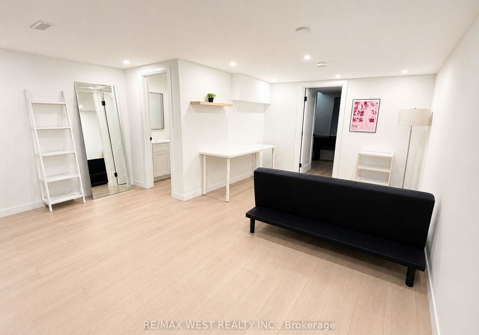 202-perth-avenue-toronto-toronto-ontario-w13642580