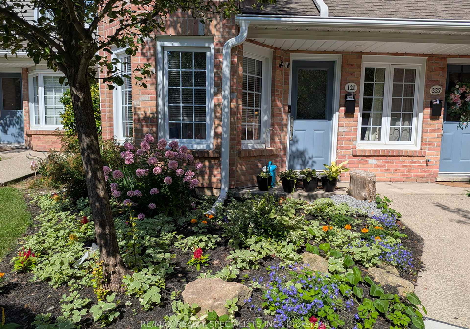 2110-cleaver-avenue-burlington-ontario-w13643616
