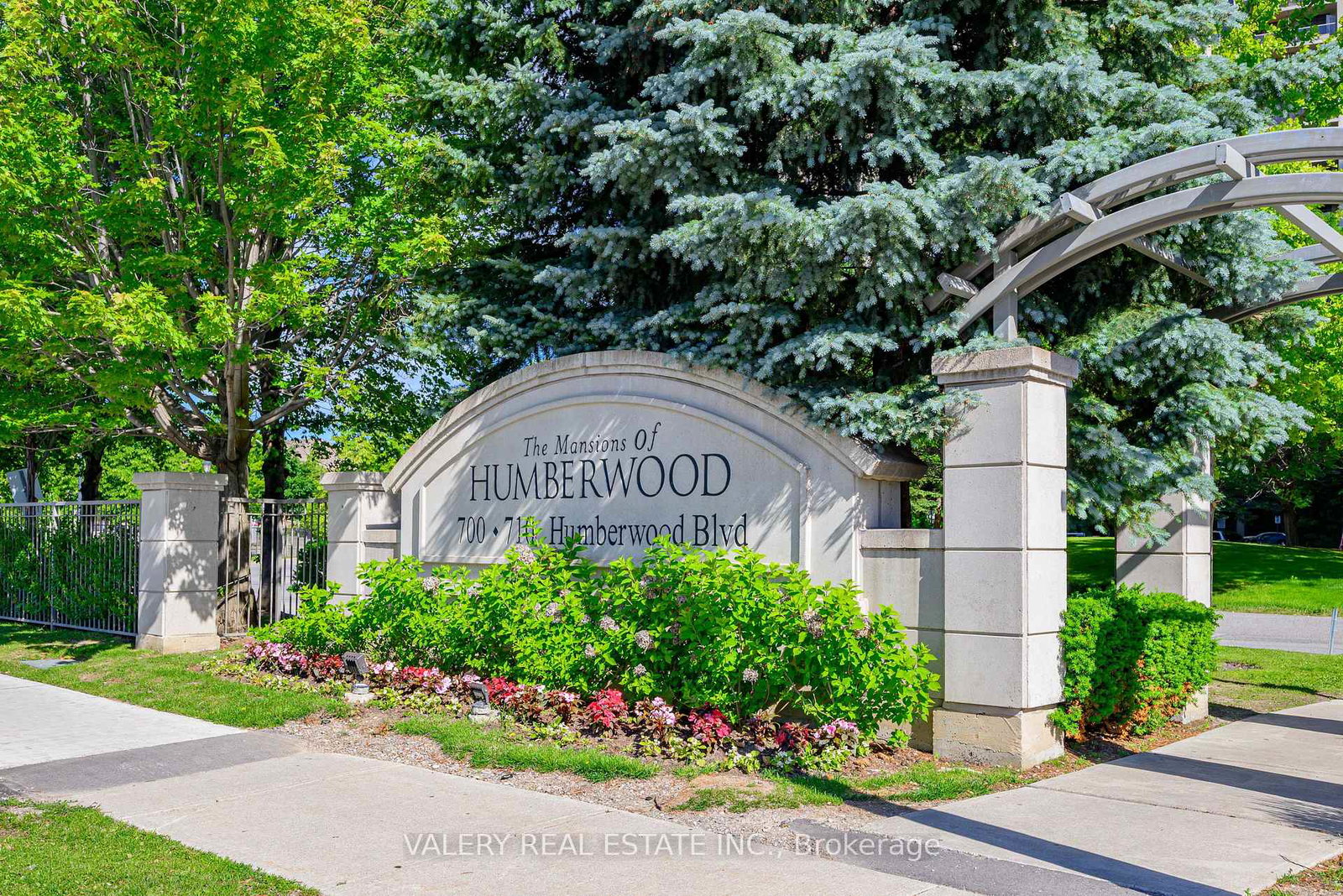 700-humberwood-boulevard-toronto-etobicoke-ontario-w13643926