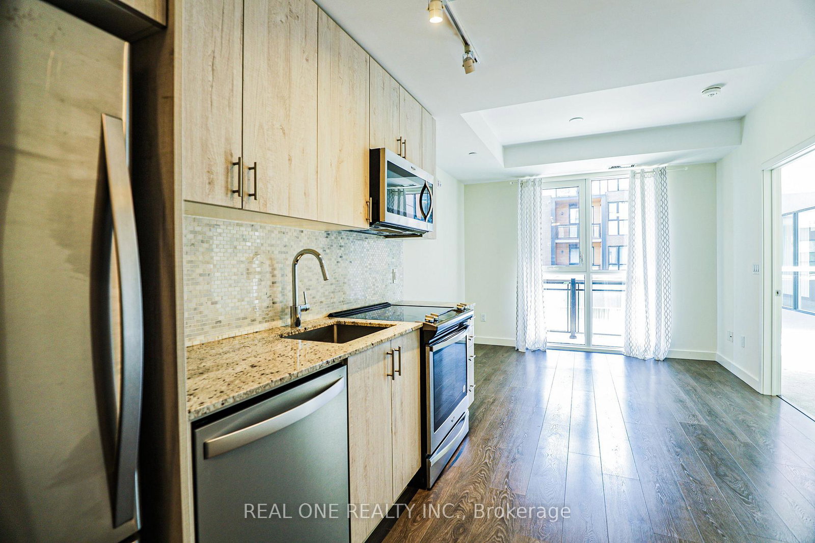 150-sabina-drive-oakville-ontario-w13645660