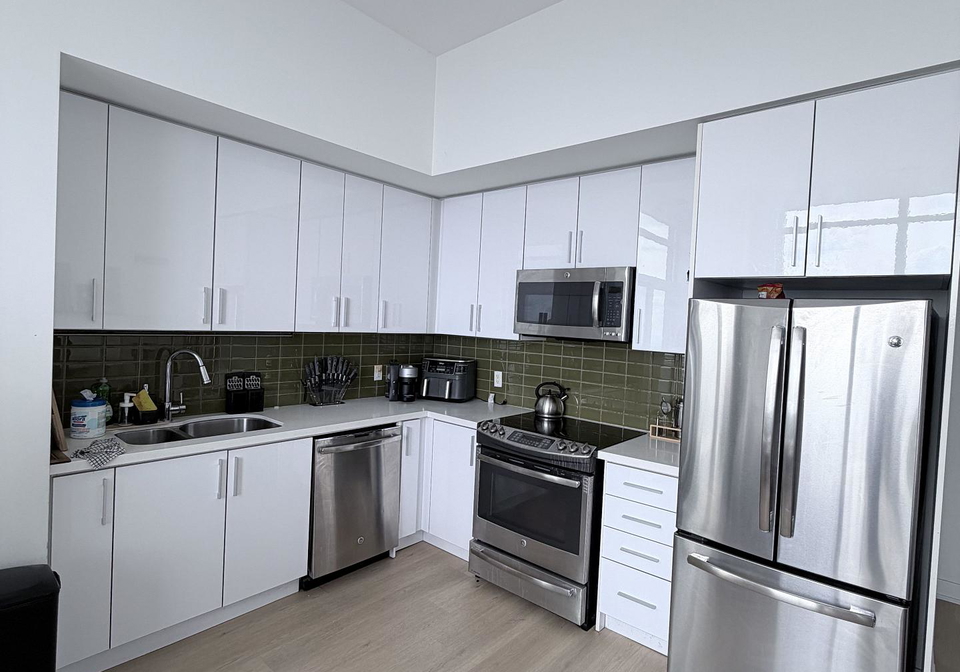 2220-lakeshore-boulevard-toronto-etobicoke-ontario-w13645786