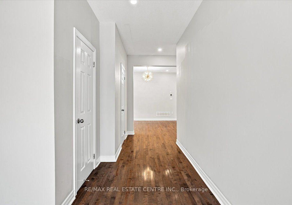 1053-job-crescent-milton-ontario-w13645882
