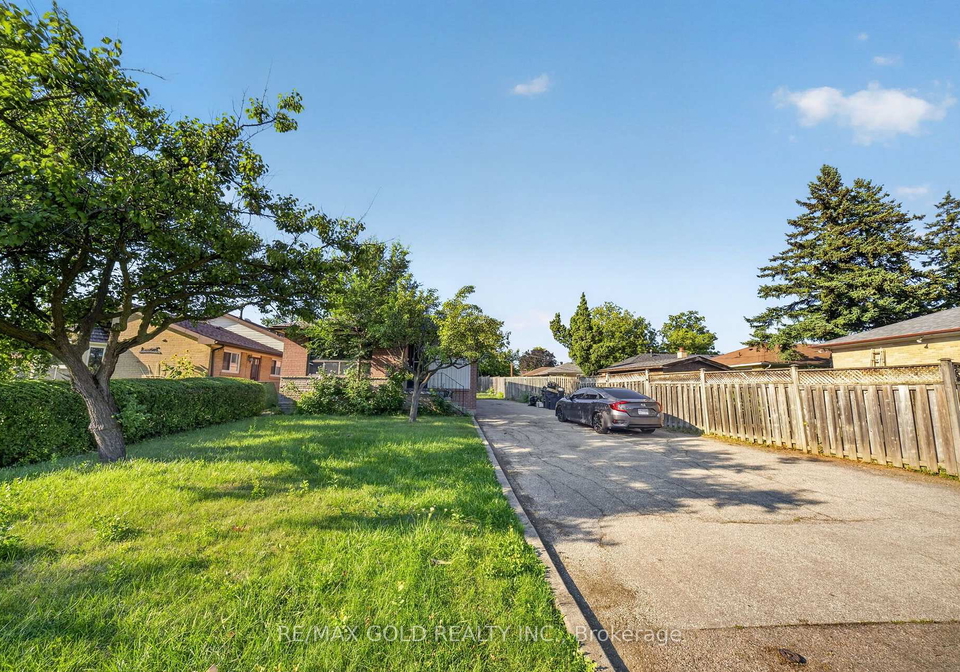 204-taysham-crescent-toronto-etobicoke-ontario-w13645974