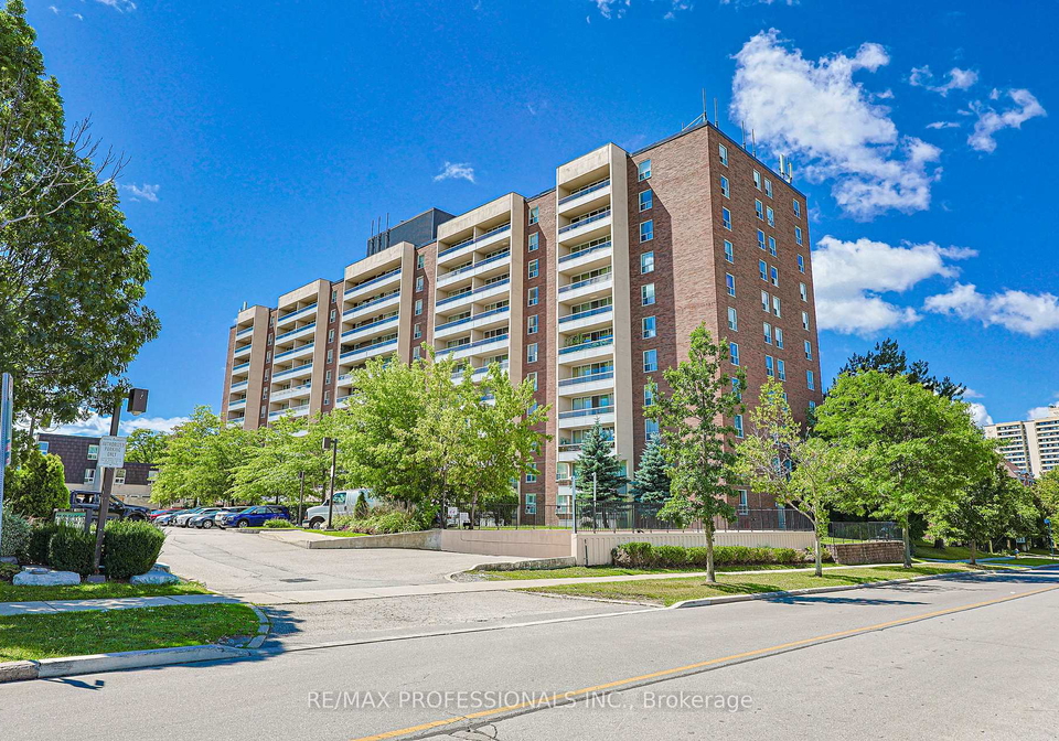 31-four-winds-drive-toronto-york-ontario-w13646216