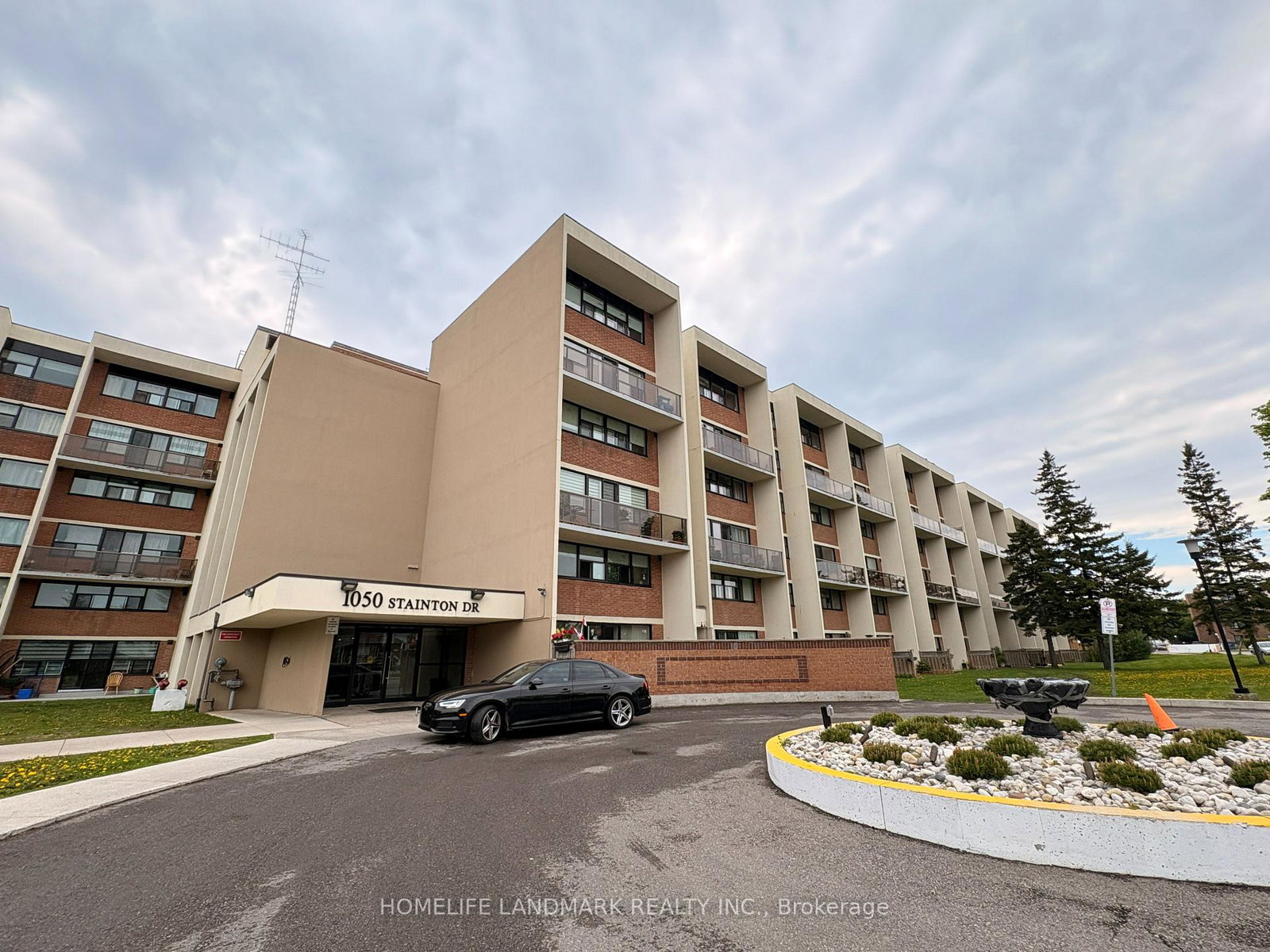 1050-stainton-drive-mississauga-ontario-w13646568
