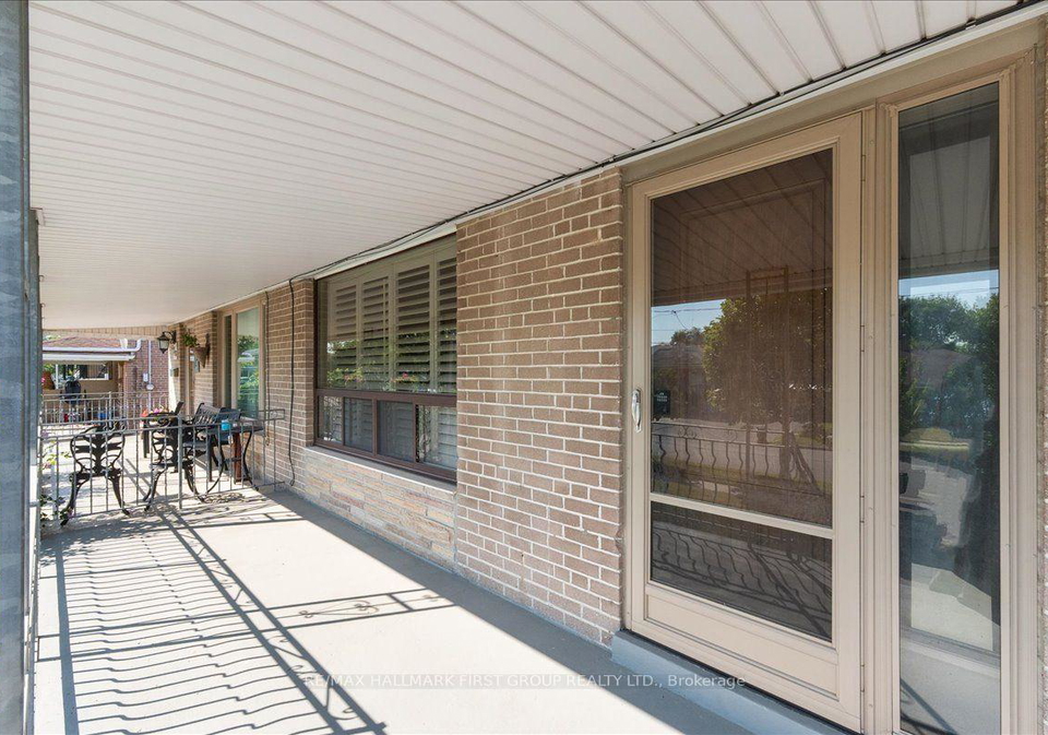 40-cherrylawn-avenue-toronto-york-ontario-w13646778