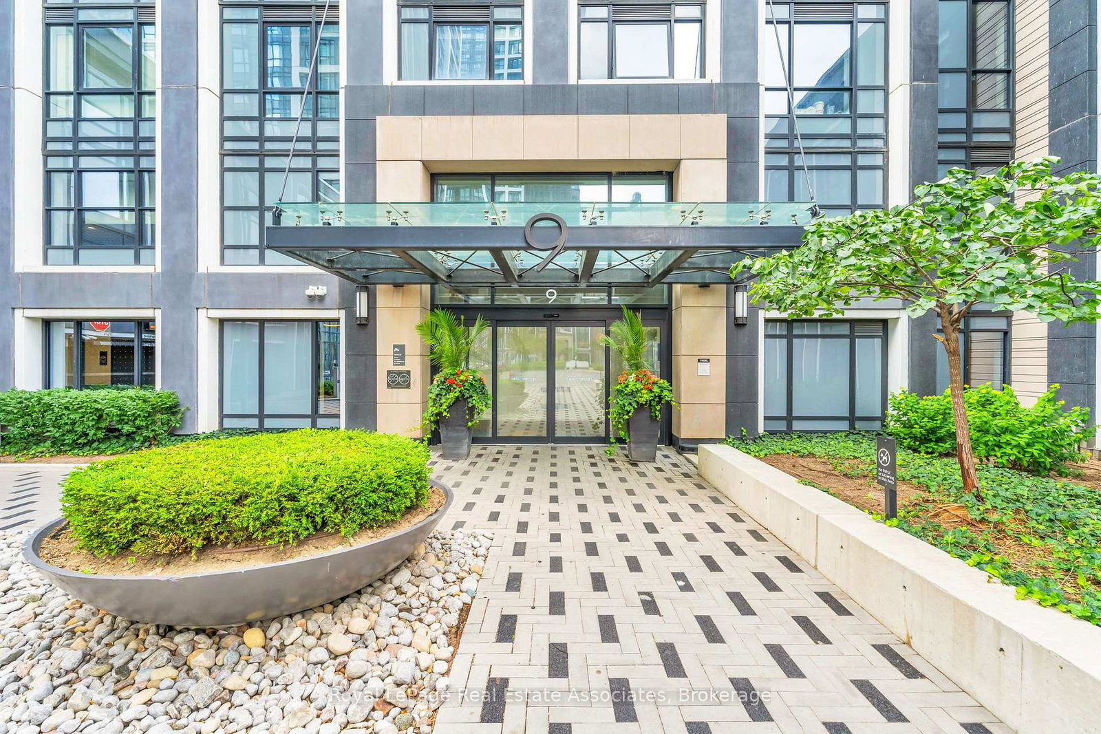 9-mabelle-avenue-toronto-etobicoke-ontario-w13647066