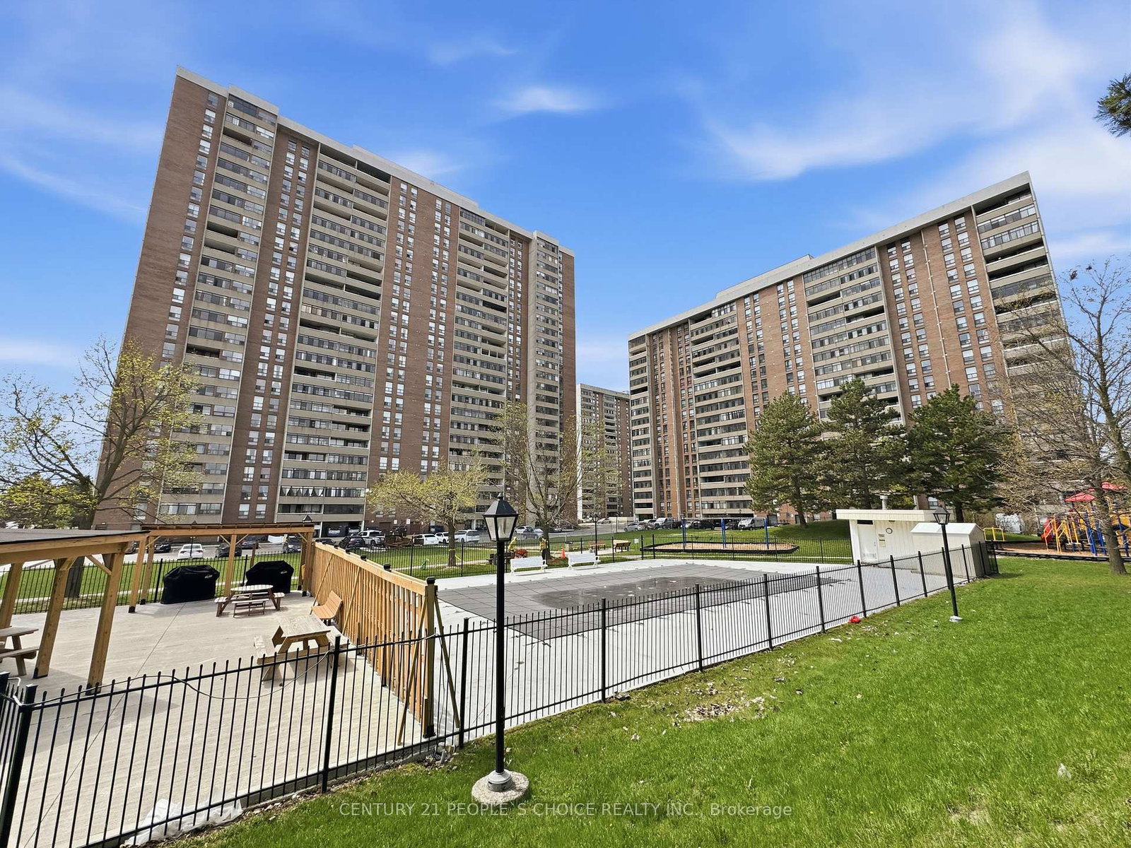 18-knightsbridge-road-brampton-ontario-w13647184