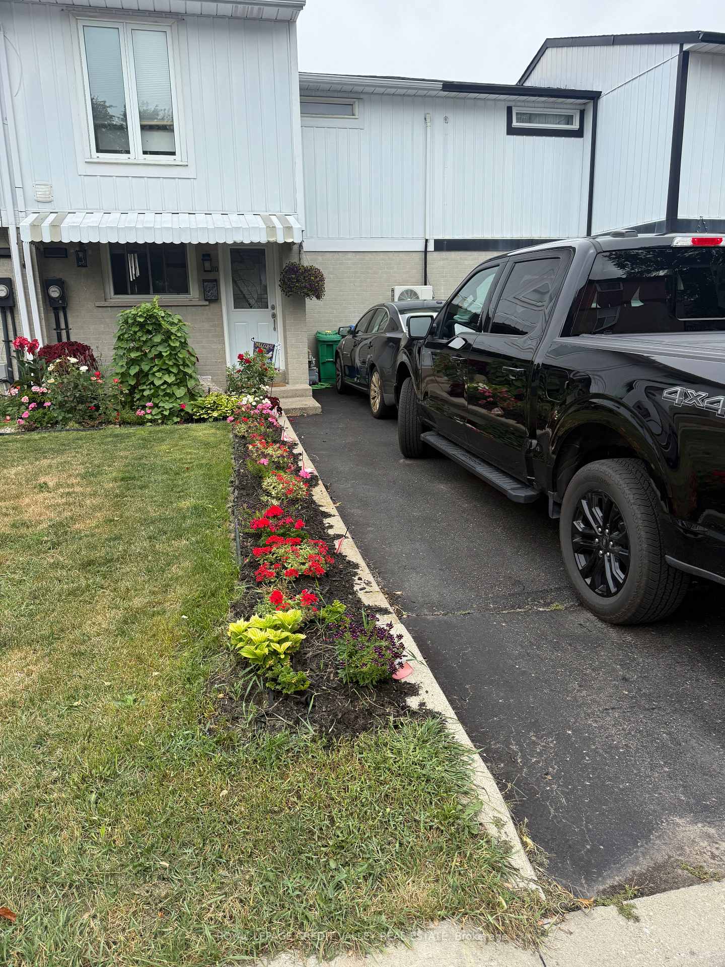 10-gladstone-square-brampton-ontario-w13647276
