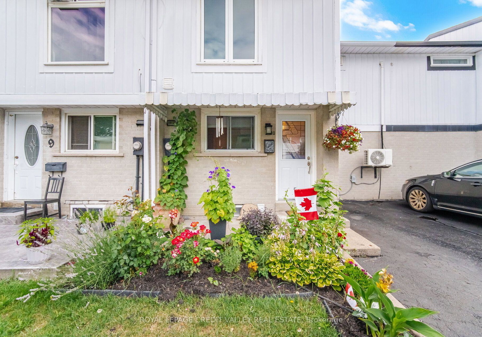 10-gladstone-square-brampton-ontario-w13647276
