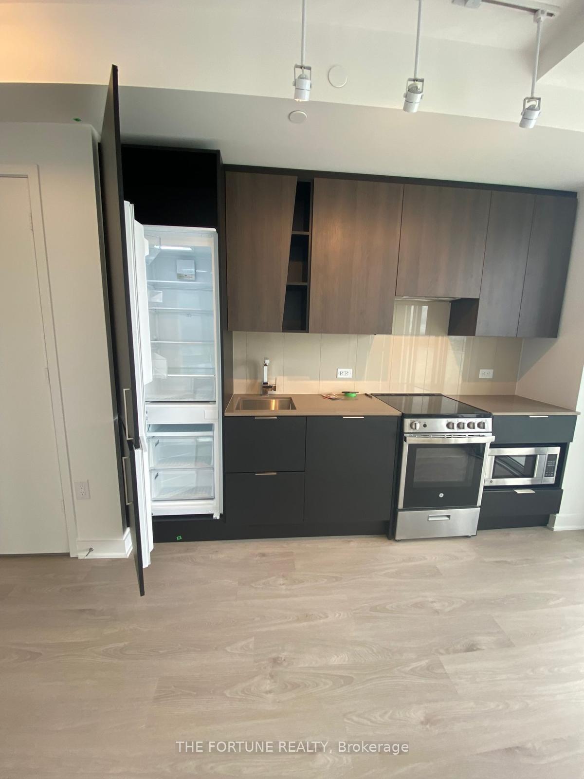3900-confederation-parkway-mississauga-ontario-w13647736