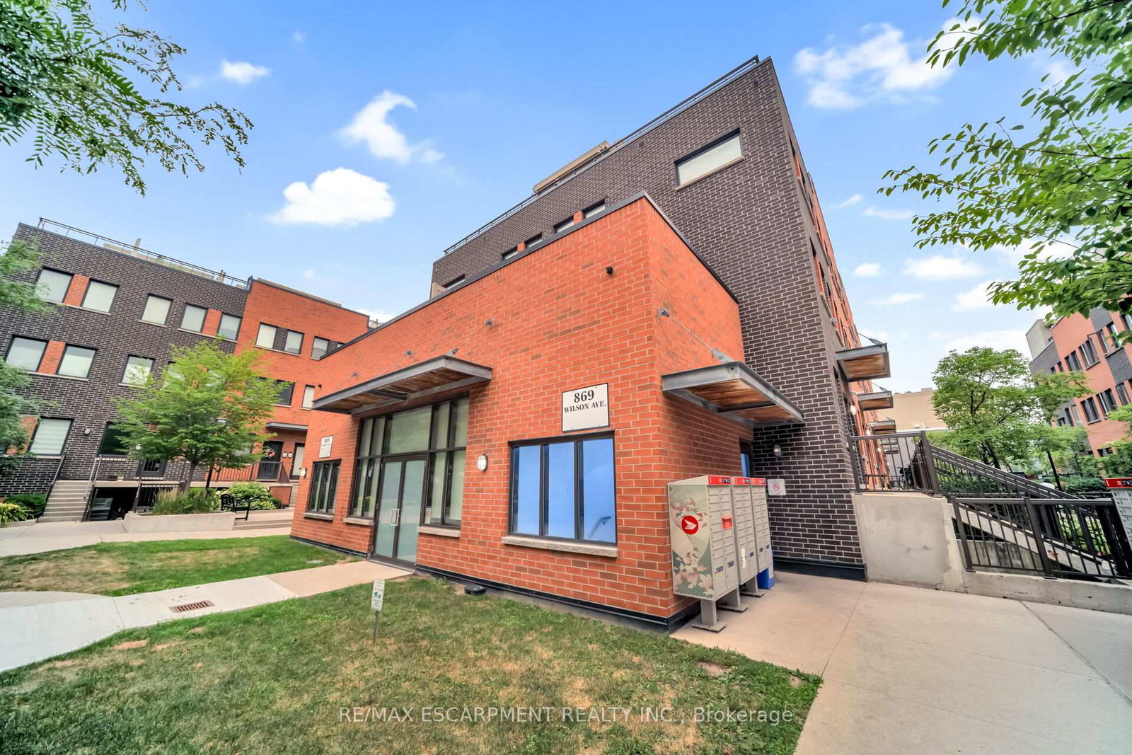 869-wilson-avenue-toronto-york-ontario-w13647910