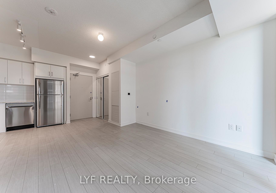 4010-eglinton-avenue-w-toronto-etobicoke-ontario-w13648226