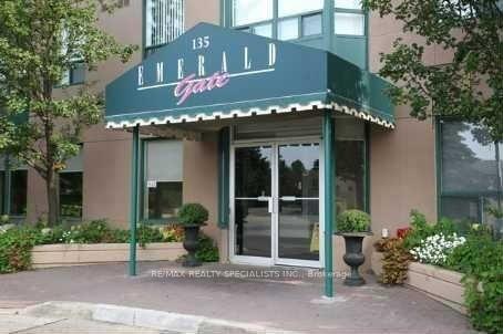135-hillcrest-avenue-mississauga-ontario-w13648228