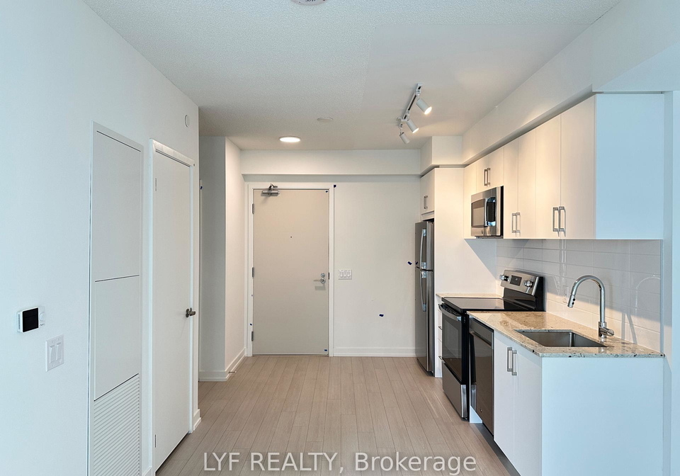 4010-eglinton-avenue-w-toronto-etobicoke-ontario-w13648260