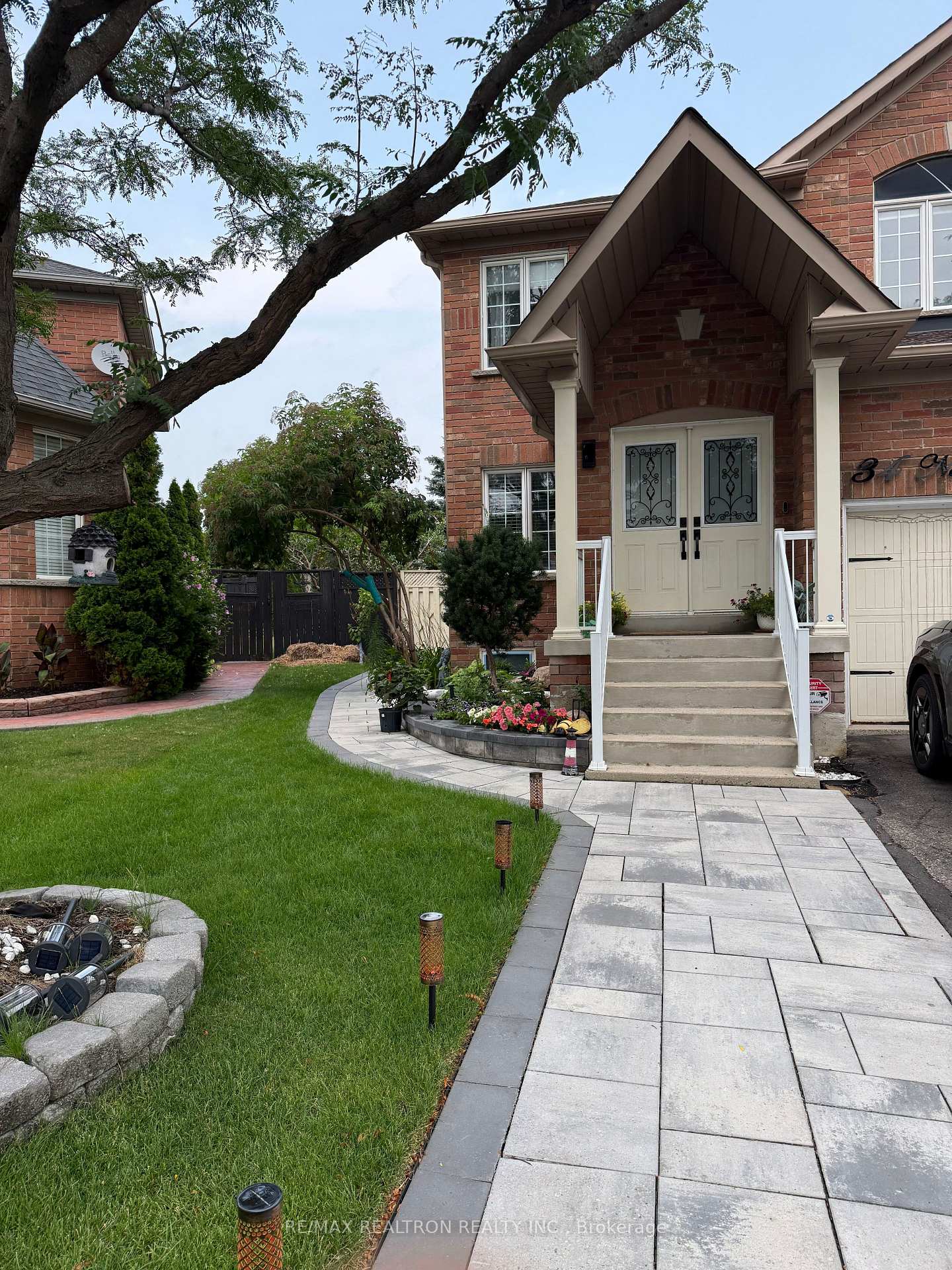 34-nostalgia-court-brampton-ontario-w13648408