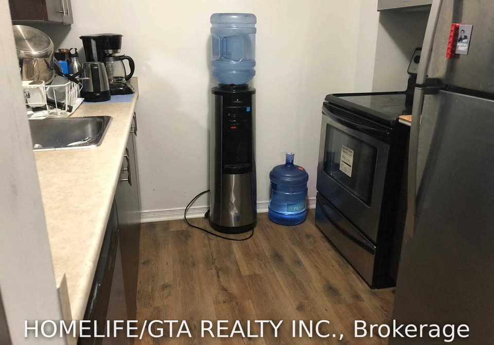 215-queen-street-e-brampton-ontario-w13648742