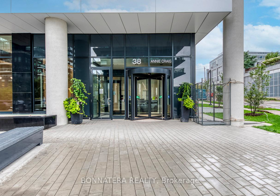 38-annie-craig-drive-toronto-etobicoke-ontario-w13649316