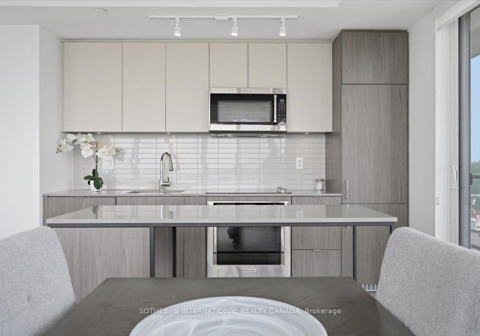 220-missinnihe-way-mississauga-ontario-w13649516