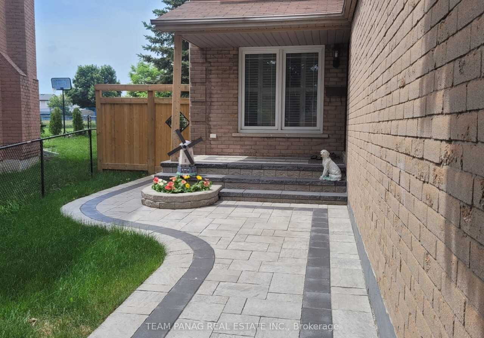 12-jeremy-place-brampton-ontario-w13649782