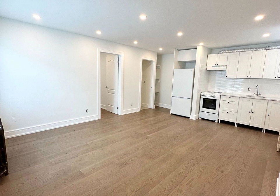 237-lakeshore-road-e-mississauga-ontario-w13649816