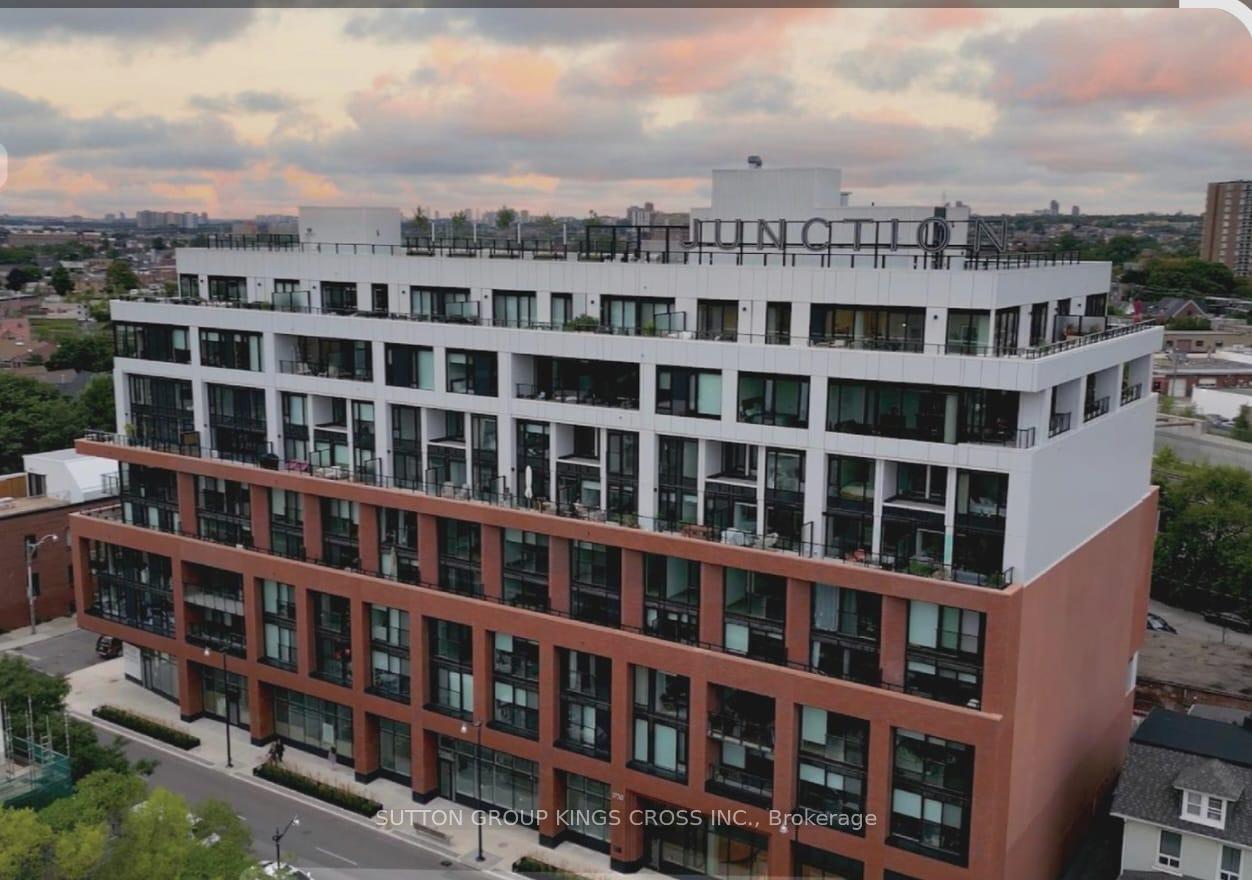2720-dundas-street-w-toronto-toronto-ontario-w13650328
