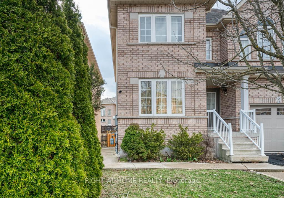 35-echoridge-bsmt-drive-brampton-ontario-w13650684