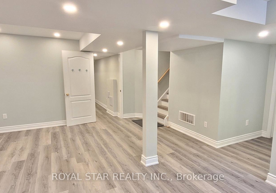 15-masters-green-crescent-brampton-ontario-w13650764