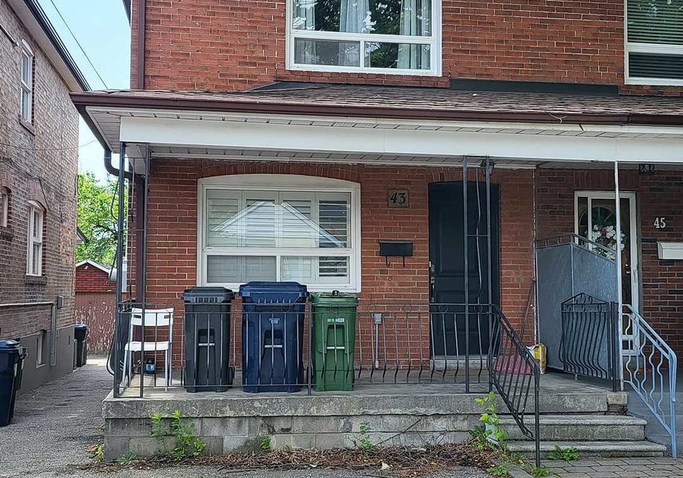 43-bowie-avenue-toronto-north-york-ontario-w13650952