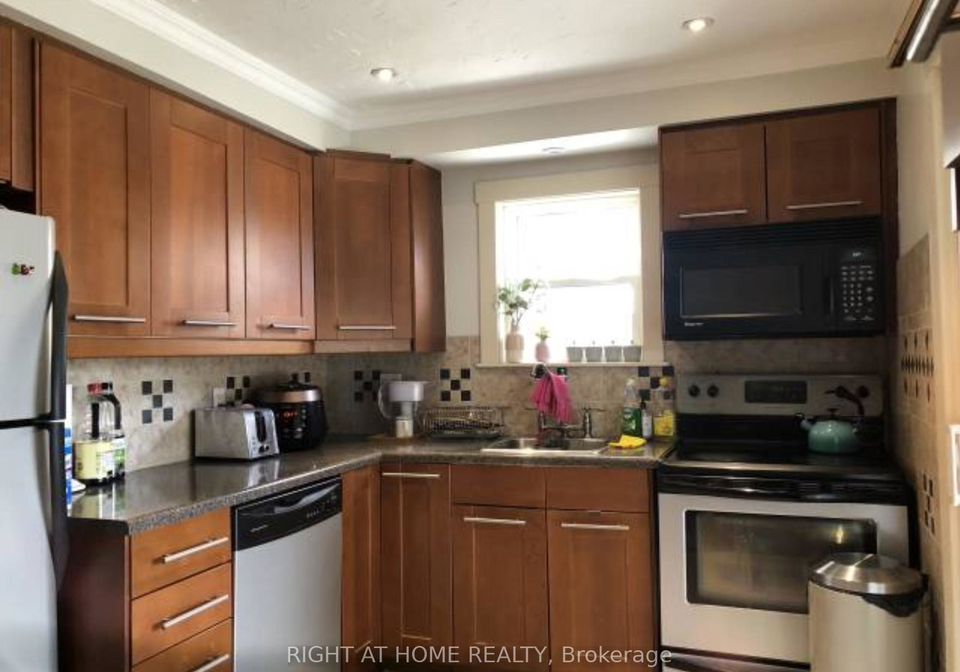 43-bowie-avenue-toronto-north-york-ontario-w13650952