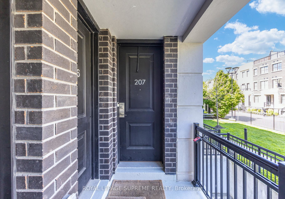 652-cricklewood-drive-mississauga-ontario-w13651012