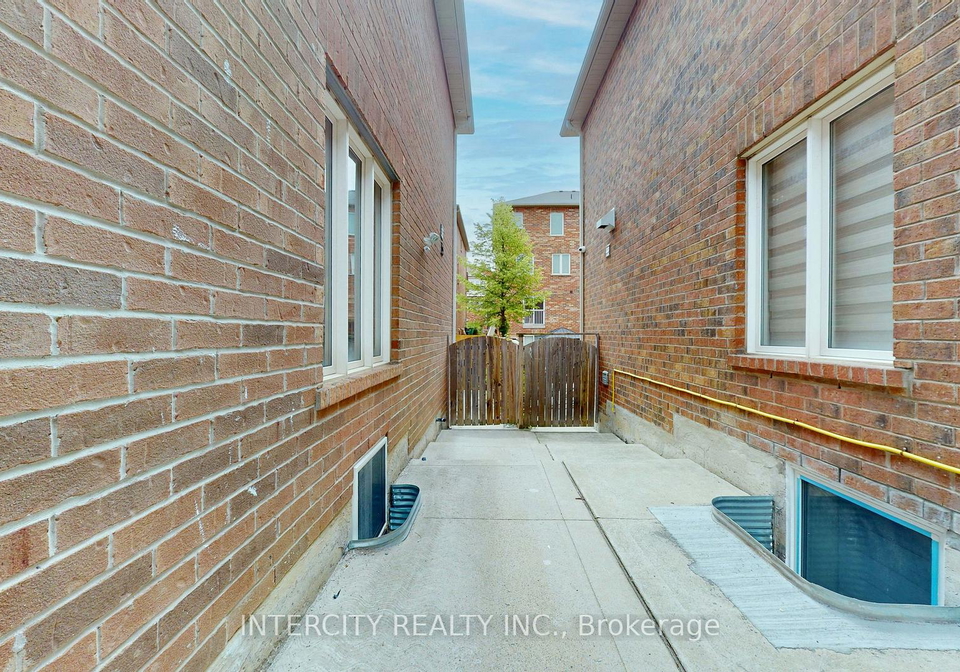 392-derrydale-drive-mississauga-ontario-w13651036