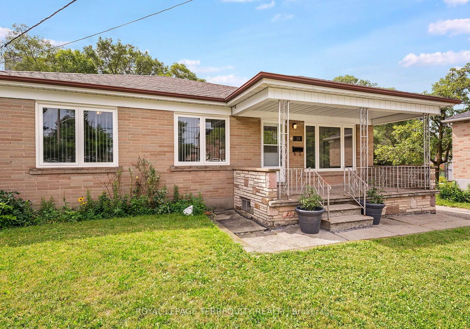 19-battersea-crescent-toronto-north-york-ontario-w13651044
