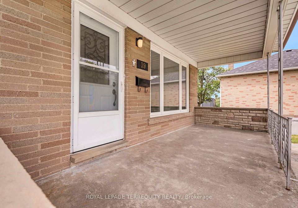 19-battersea-crescent-toronto-north-york-ontario-w13651044