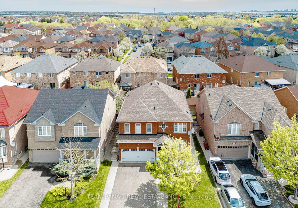 233-queen-mary-drive-brampton-ontario-w13651102