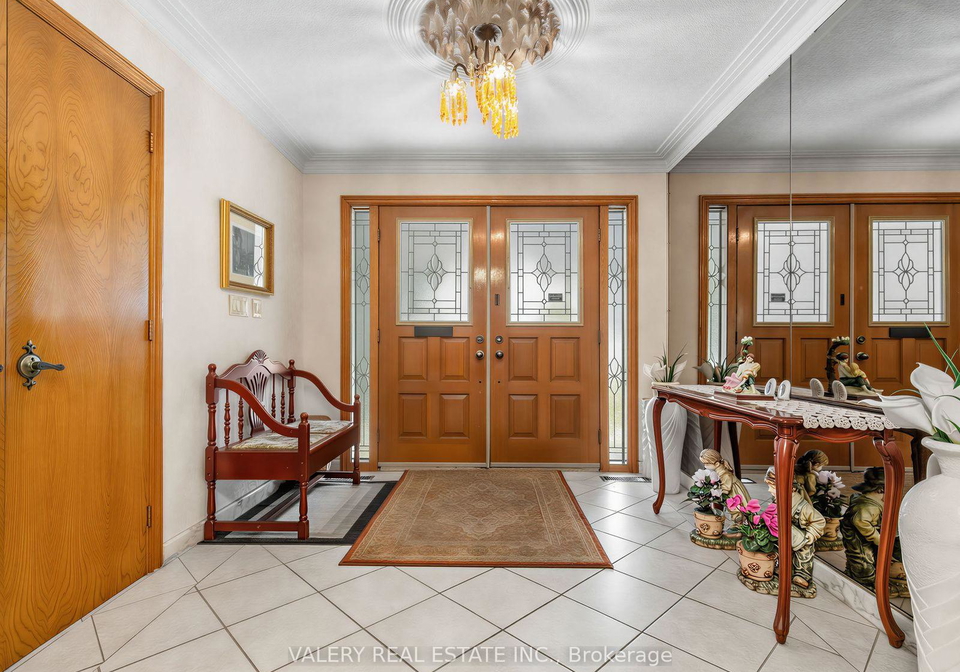 370-maple-leaf-drive-toronto-north-york-ontario-w13651588