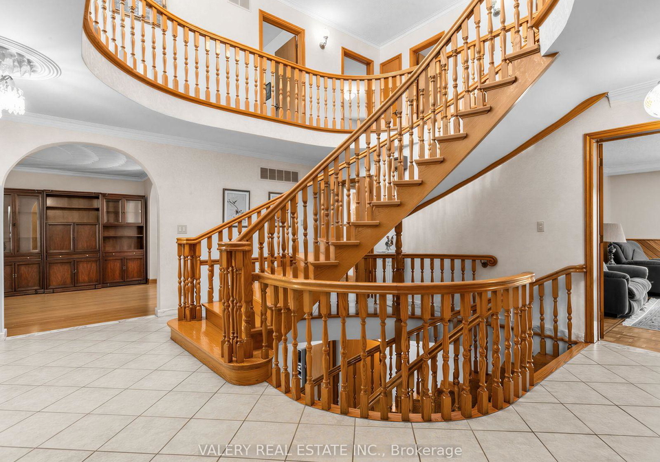 370-maple-leaf-drive-toronto-north-york-ontario-w13651588