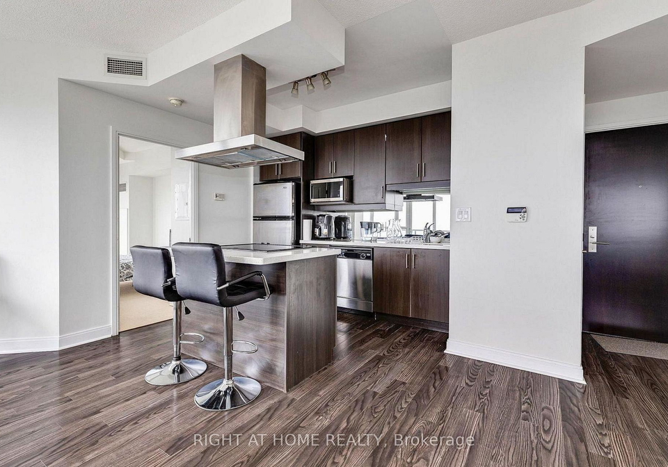 60-absolute-avenue-mississauga-ontario-w13651758